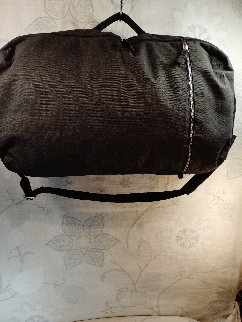 IKEA Black Men's Messenger/ Backpack Bag with Silver Zip
